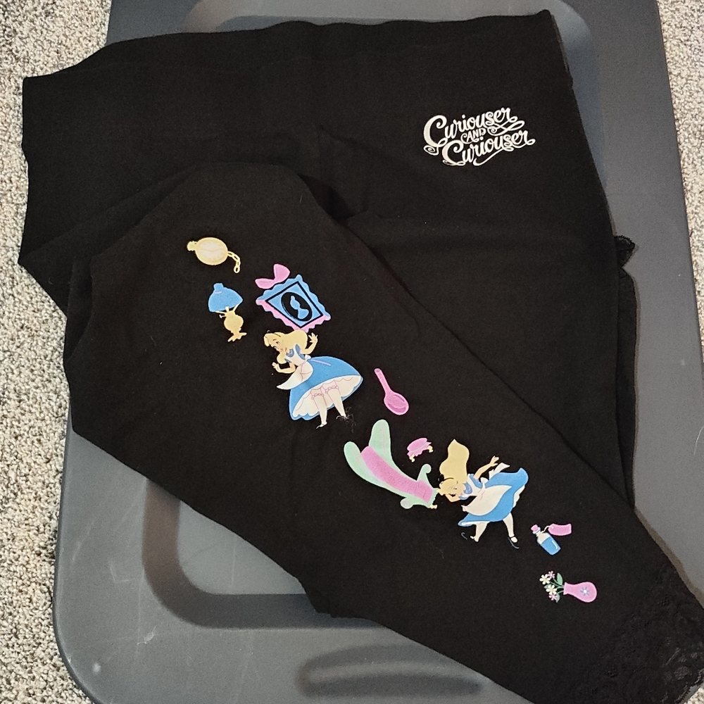 Alice in wonderland Torrid leggings